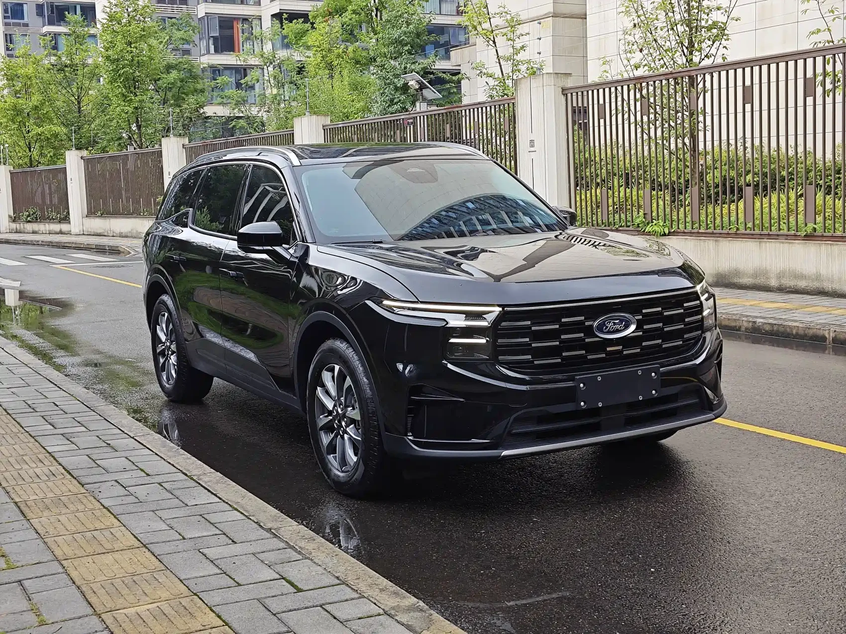 Ford Edge 2025 Edge L 2.0T EcoBoost E Hybrid FWD 7-seater Luxury — фото 3