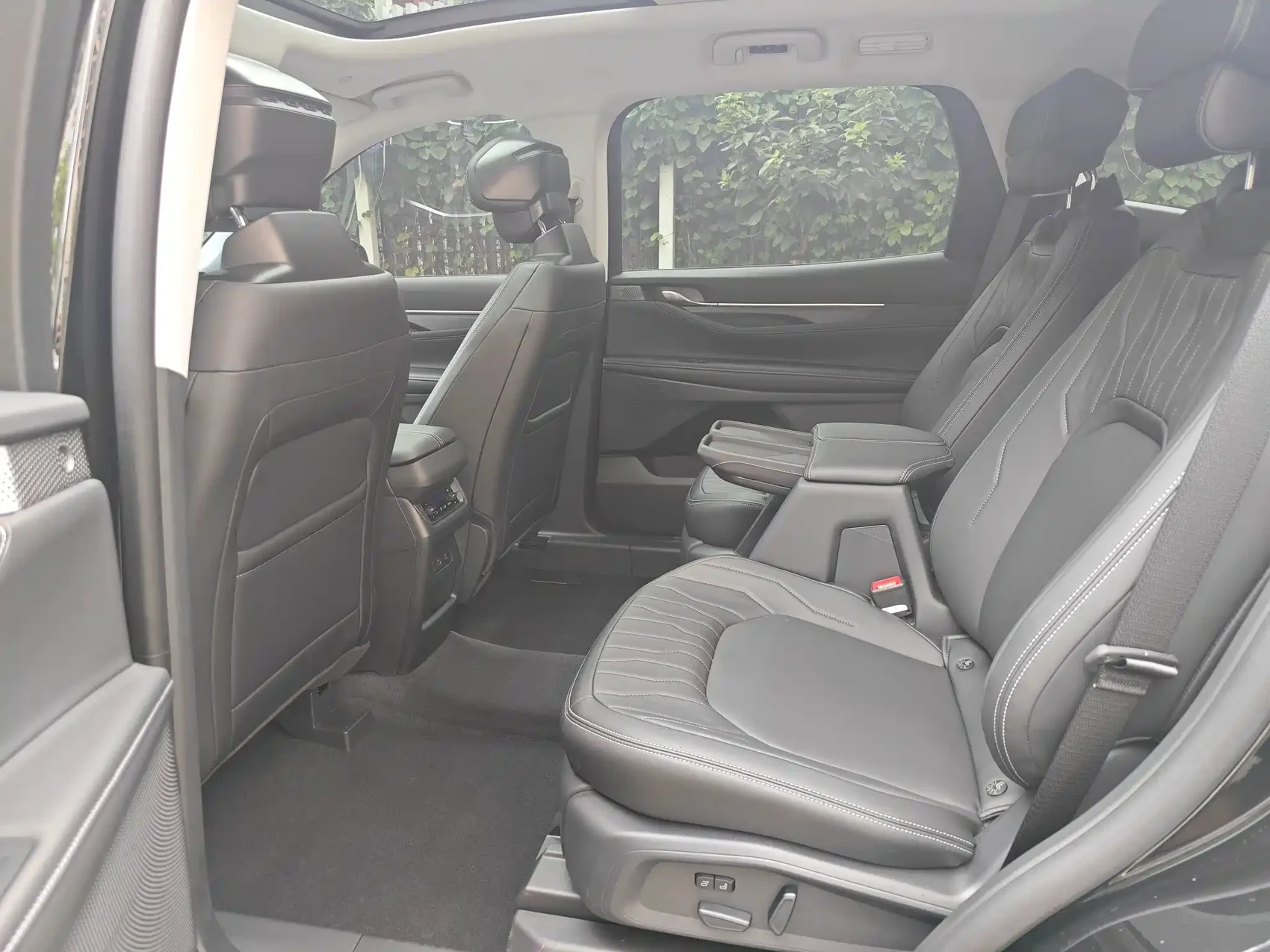 Ford Edge 2025 Edge L 2.0T EcoBoost E Hybrid FWD 7-seater Luxury — фото 17
