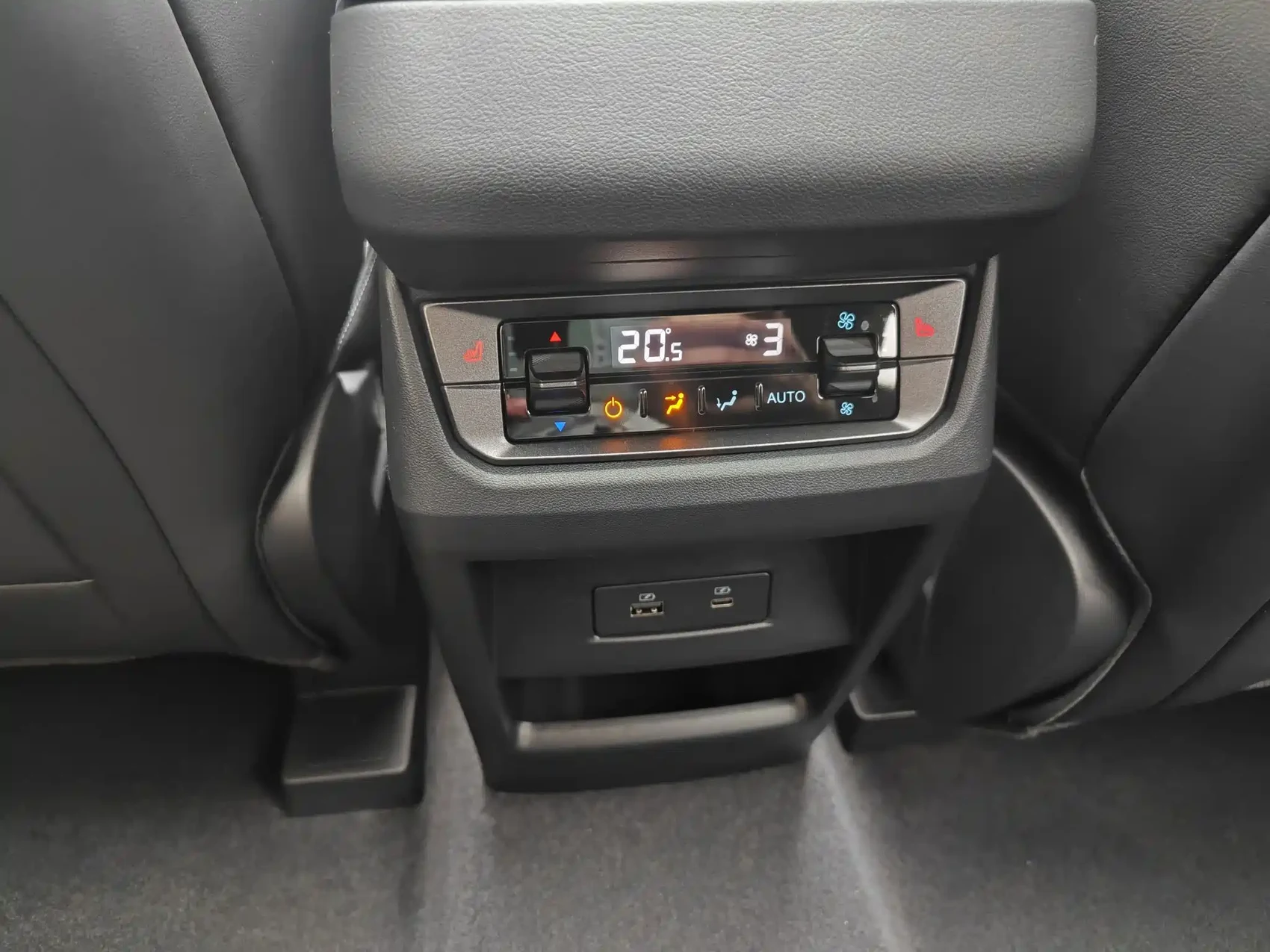 Ford Edge 2025 Edge L 2.0T EcoBoost E Hybrid FWD 7-seater Luxury — фото 19