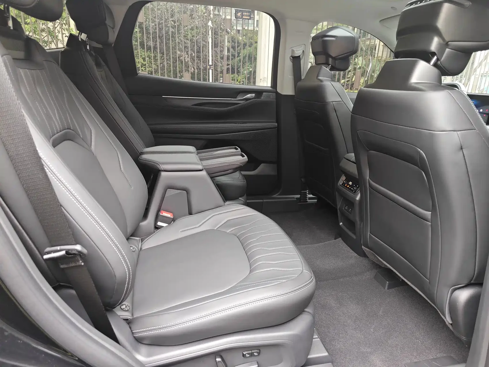 Ford Edge 2025 Edge L 2.0T EcoBoost E Hybrid FWD 7-seater Luxury — фото 23