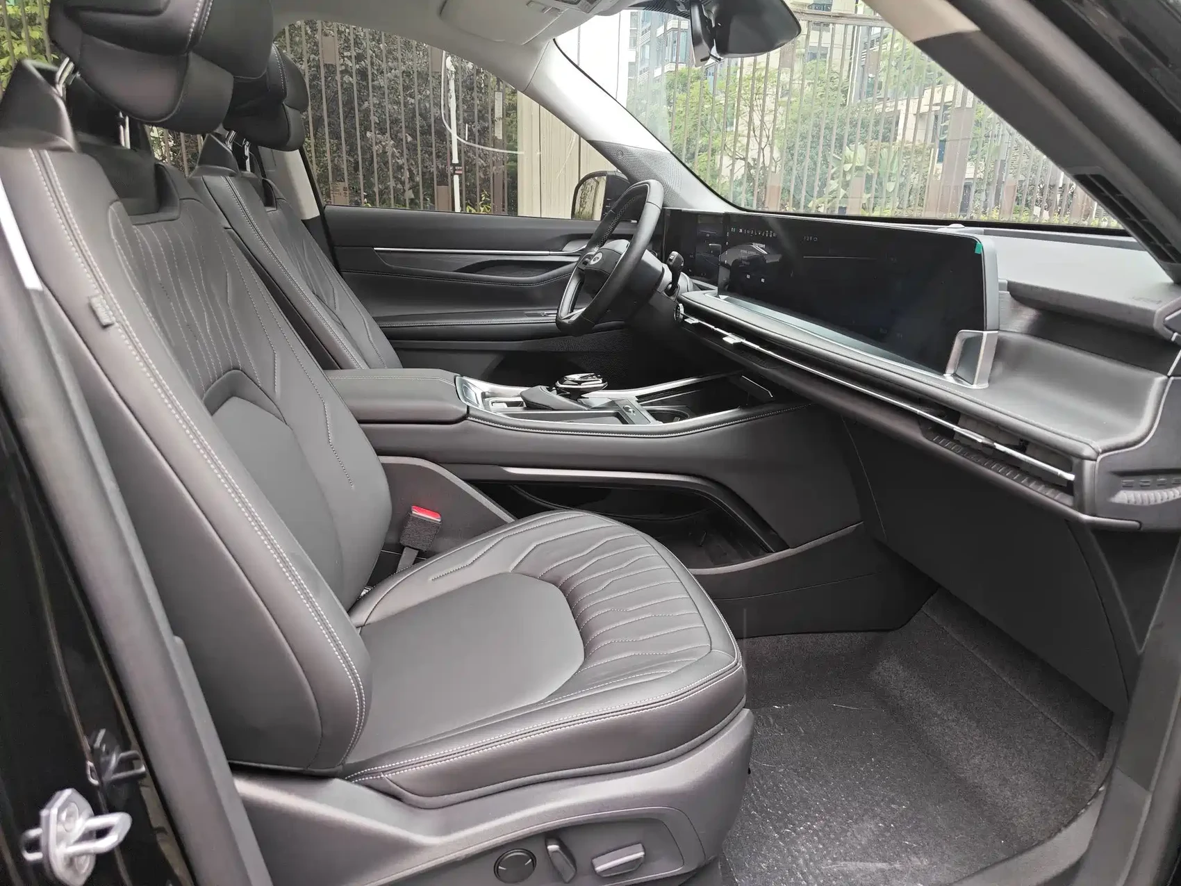 Ford Edge 2025 Edge L 2.0T EcoBoost E Hybrid FWD 7-seater Luxury — фото 24