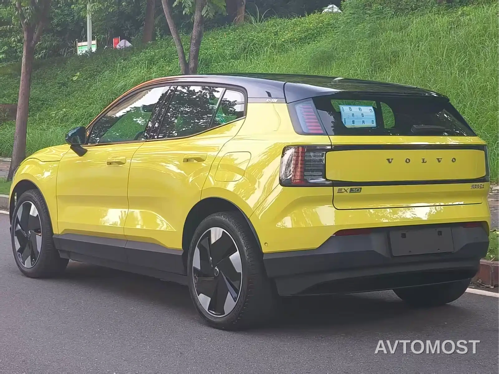 Volvo EX30 2025 RWD Long Range Ultra — фото 3