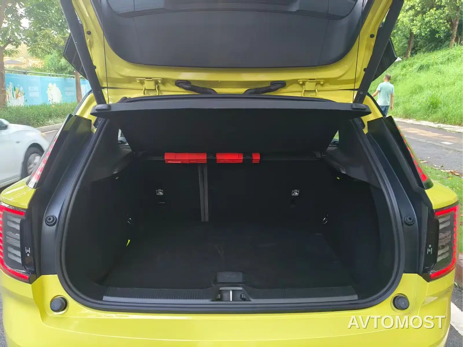 Volvo EX30 2025 RWD Long Range Ultra — фото 6