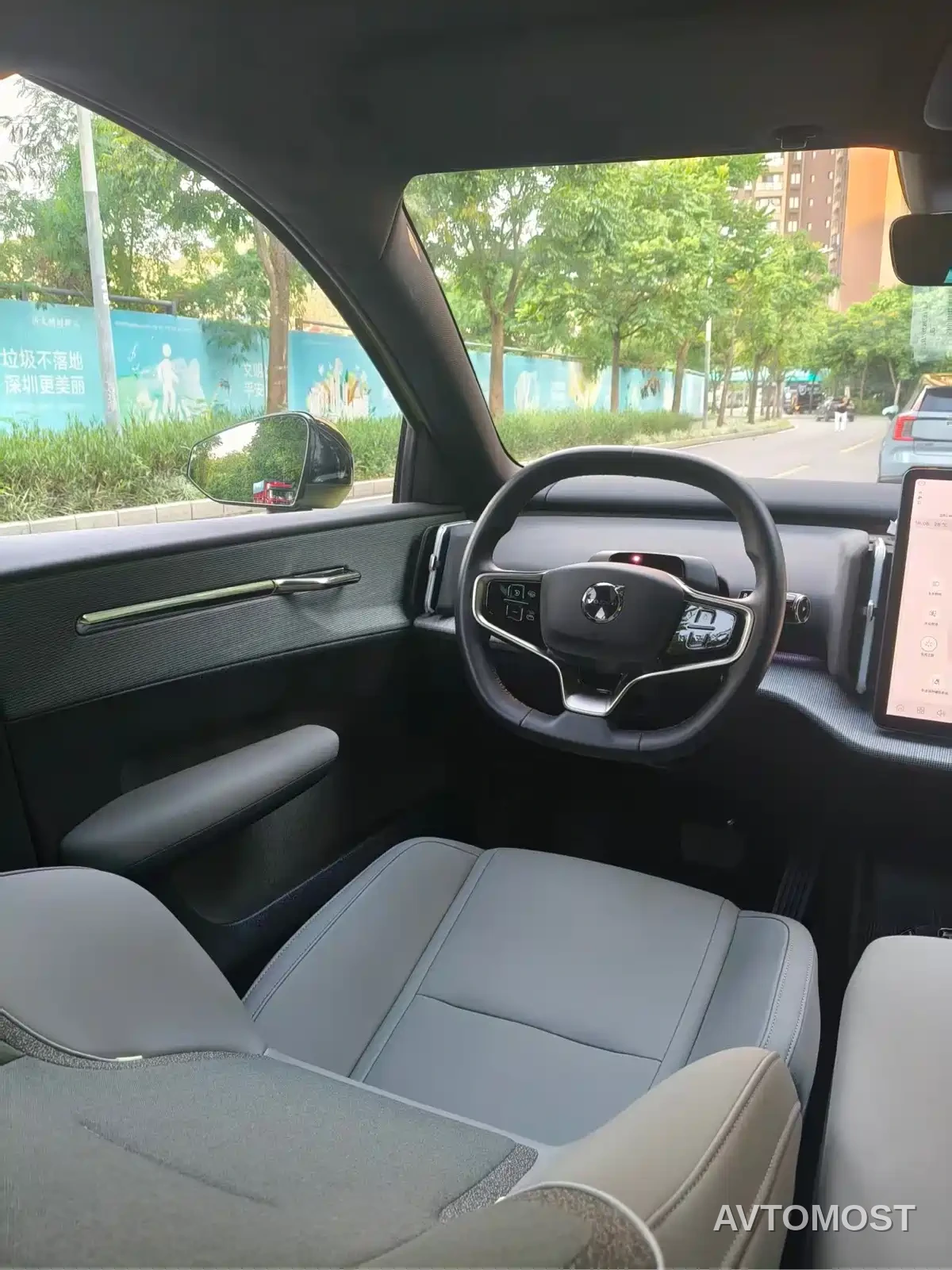 Volvo EX30 2025 RWD Long Range Ultra — фото 11