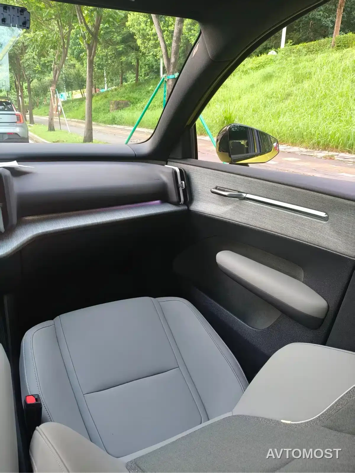 Volvo EX30 2025 RWD Long Range Ultra — фото 12