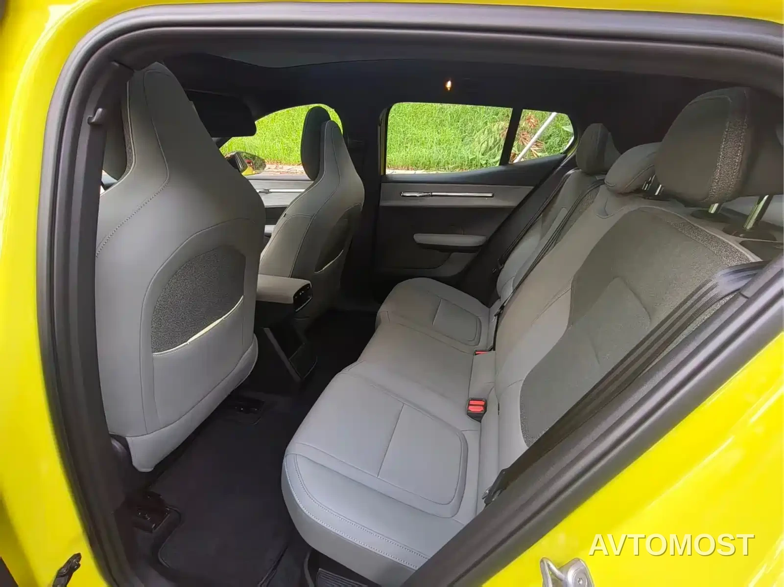 Volvo EX30 2025 RWD Long Range Ultra — фото 15