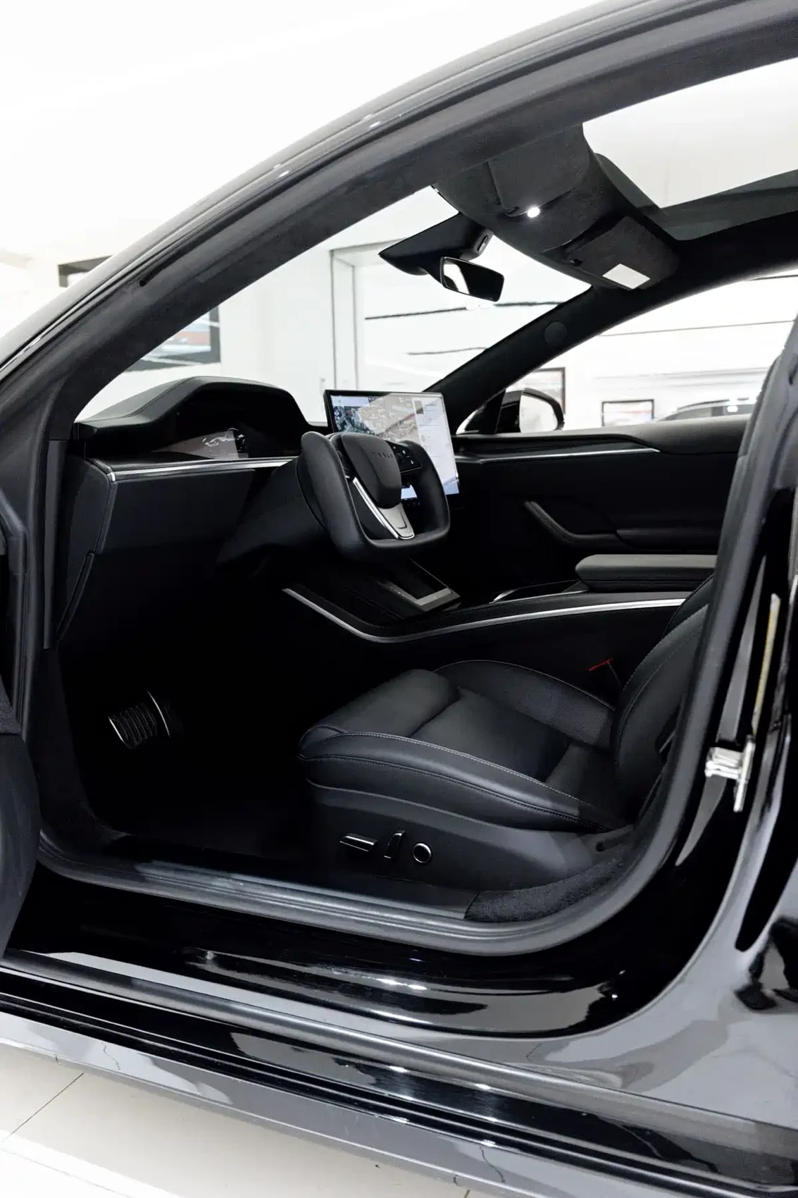 Tesla Model S 2023 Tri-motor AWD Plaid — фото 8