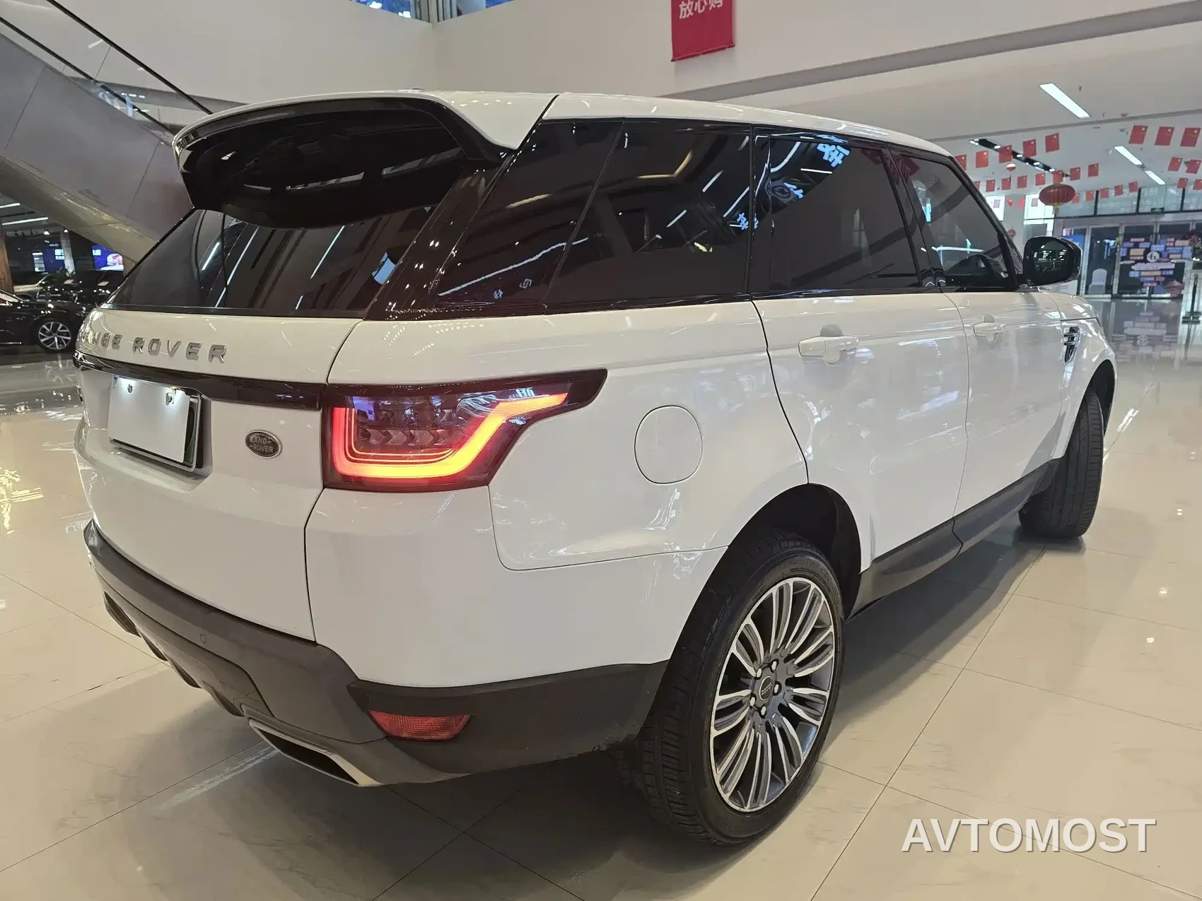 Land Rover Range Rover Sport PHEV 2022 P400e SE — фото 9