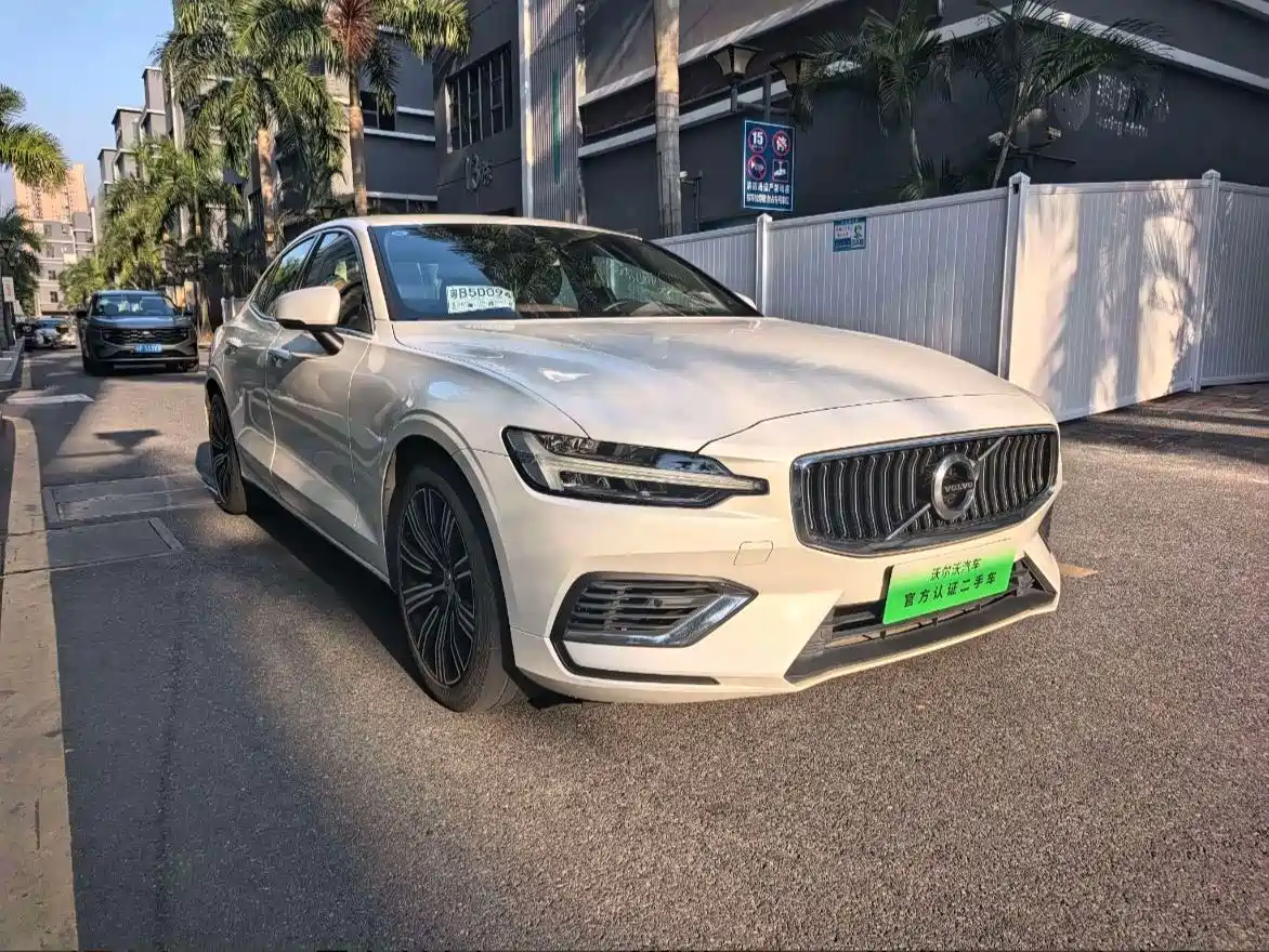 Volvo S60 Plug-in Hybrid 2022 T8 E-AWD Hybrid Intelligent Luxury Edition — фото 3