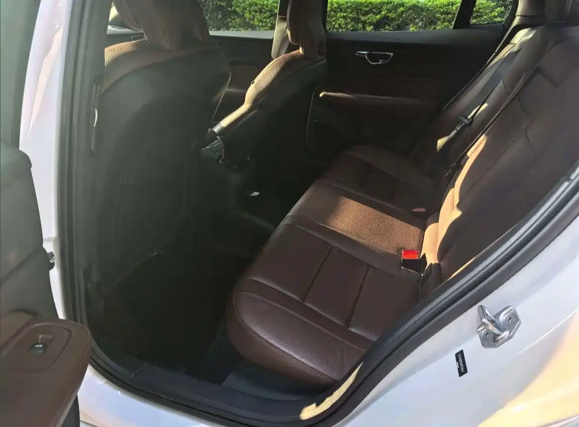 Volvo S60 Plug-in Hybrid 2022 T8 E-AWD Hybrid Intelligent Luxury Edition — фото 7