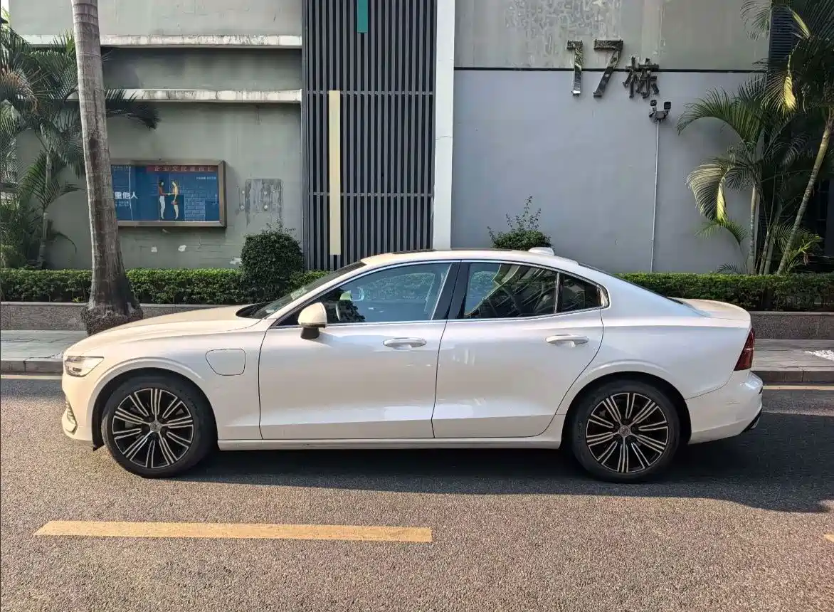 Volvo S60 Plug-in Hybrid 2022 T8 E-AWD Hybrid Intelligent Luxury Edition — фото 8