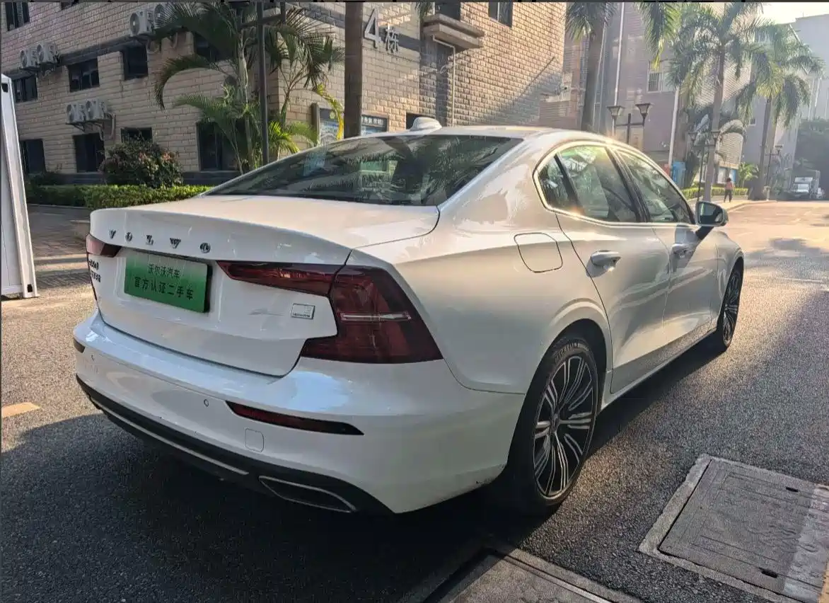 Volvo S60 Plug-in Hybrid 2022 T8 E-AWD Hybrid Intelligent Luxury Edition — фото 9