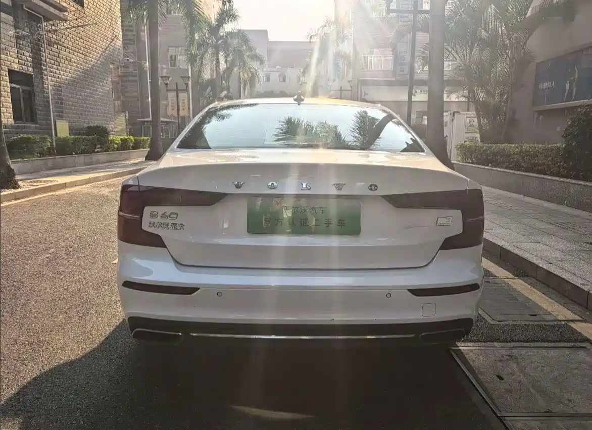 Volvo S60 Plug-in Hybrid 2022 T8 E-AWD Hybrid Intelligent Luxury Edition — фото 10