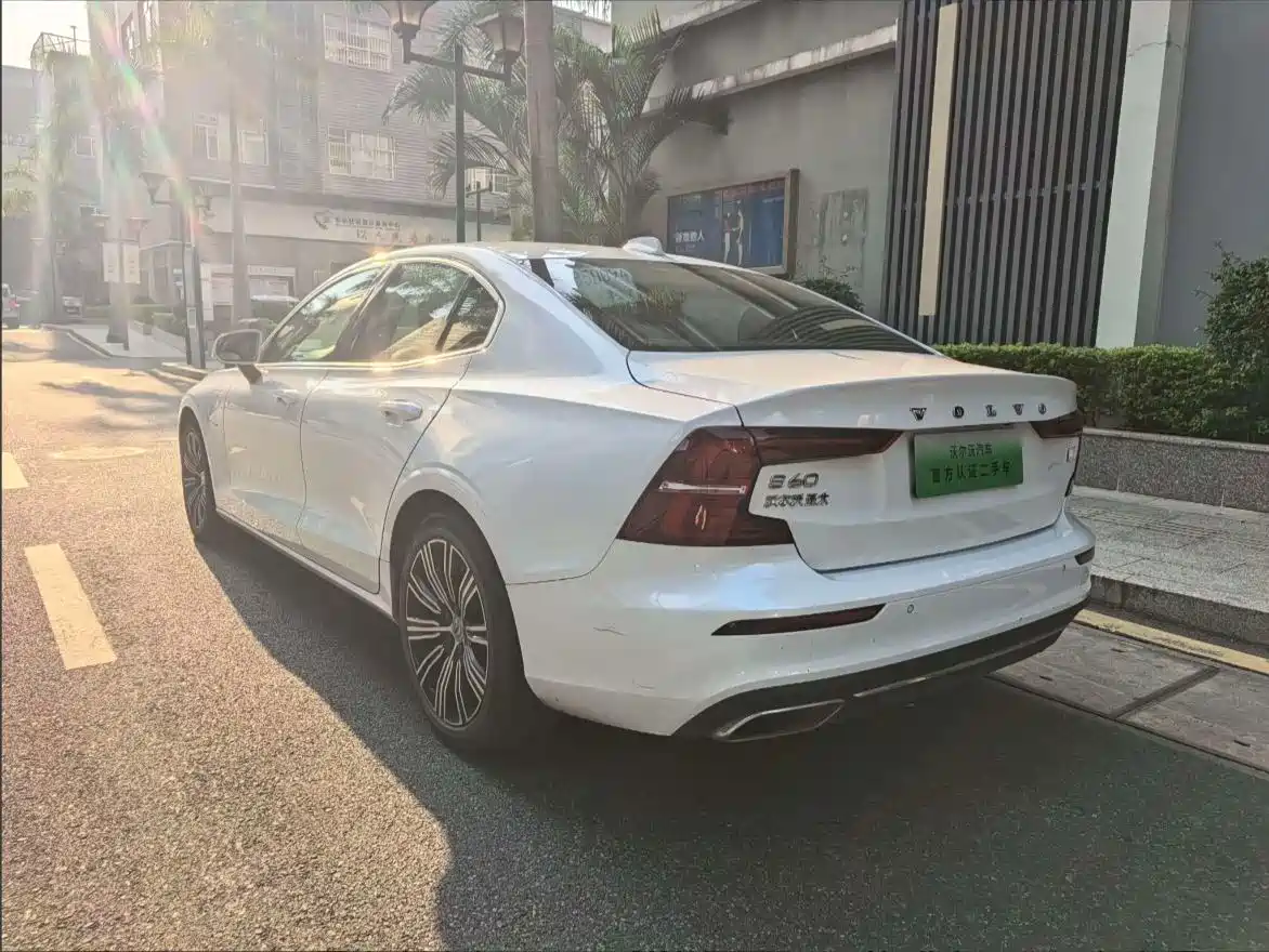 Volvo S60 Plug-in Hybrid 2022 T8 E-AWD Hybrid Intelligent Luxury Edition — фото 11