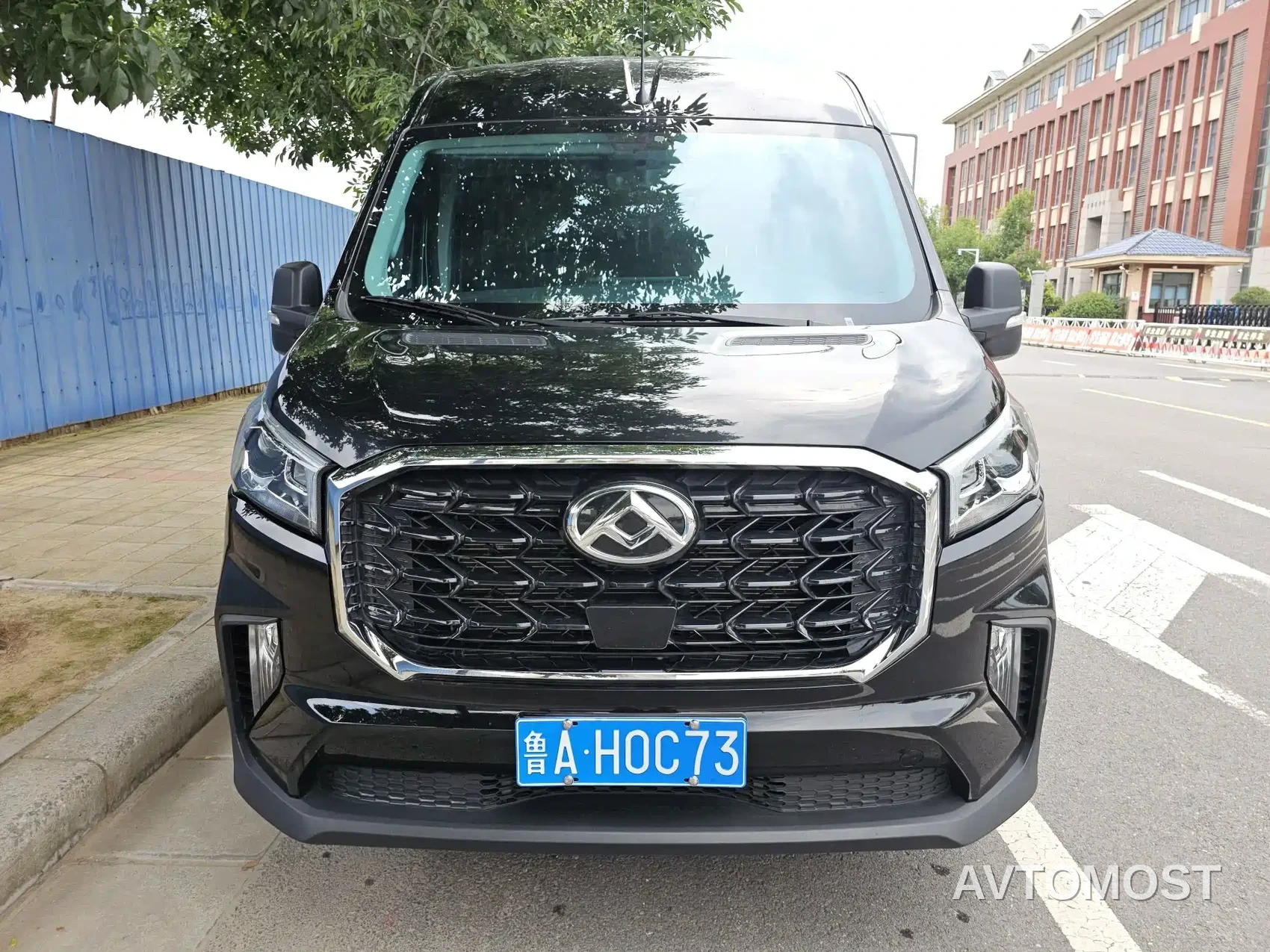 SAIC Maxus Xintu V90 2024 Zhijie 2.0T Automatic FWD Long Wheelbase High Roof Single Rear Tire 6/7-Seater — фото 2