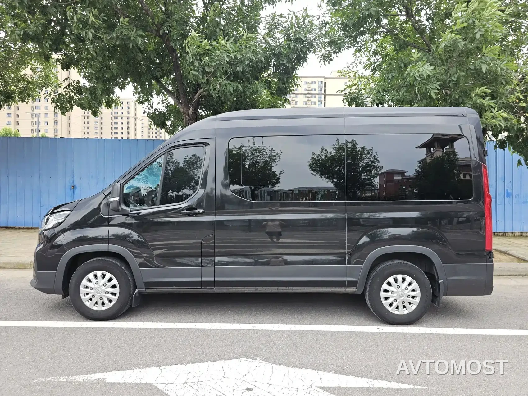 SAIC Maxus Xintu V90 2024 Zhijie 2.0T Automatic FWD Long Wheelbase High Roof Single Rear Tire 6/7-Seater — фото 7