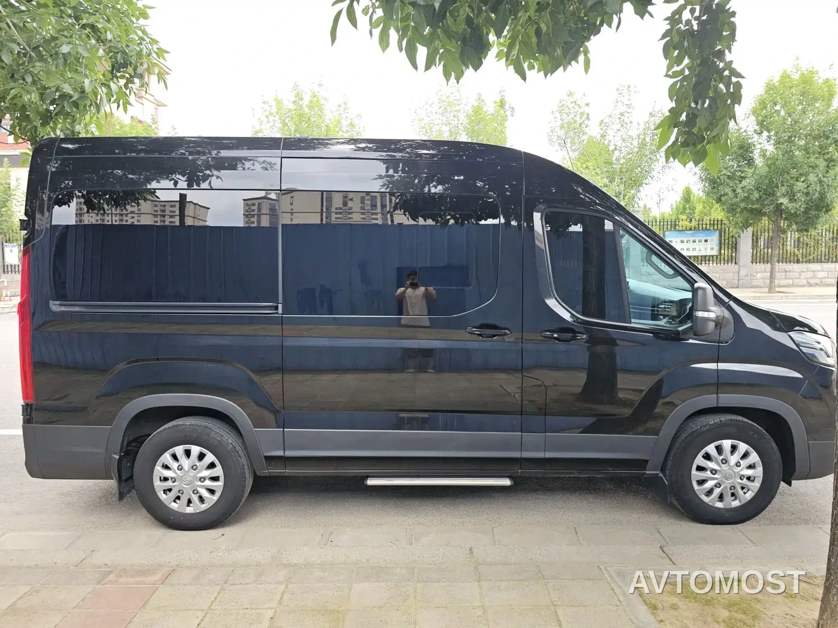 SAIC Maxus Xintu V90 2024 Zhijie 2.0T Automatic FWD Long Wheelbase High Roof Single Rear Tire 6/7-Seater — фото 8