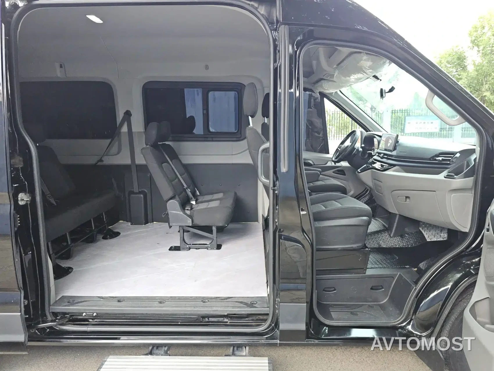 SAIC Maxus Xintu V90 2024 Zhijie 2.0T Automatic FWD Long Wheelbase High Roof Single Rear Tire 6/7-Seater — фото 10