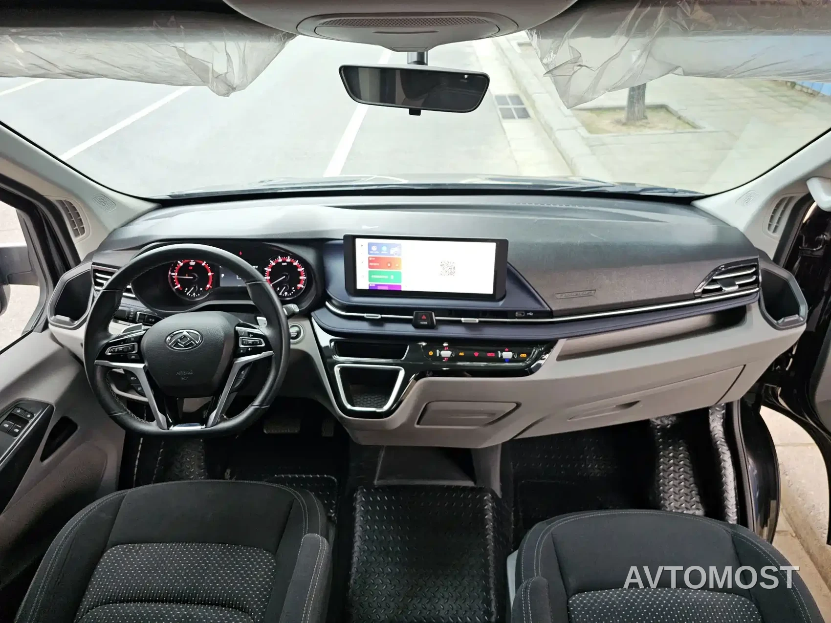SAIC Maxus Xintu V90 2024 Zhijie 2.0T Automatic FWD Long Wheelbase High Roof Single Rear Tire 6/7-Seater — фото 11