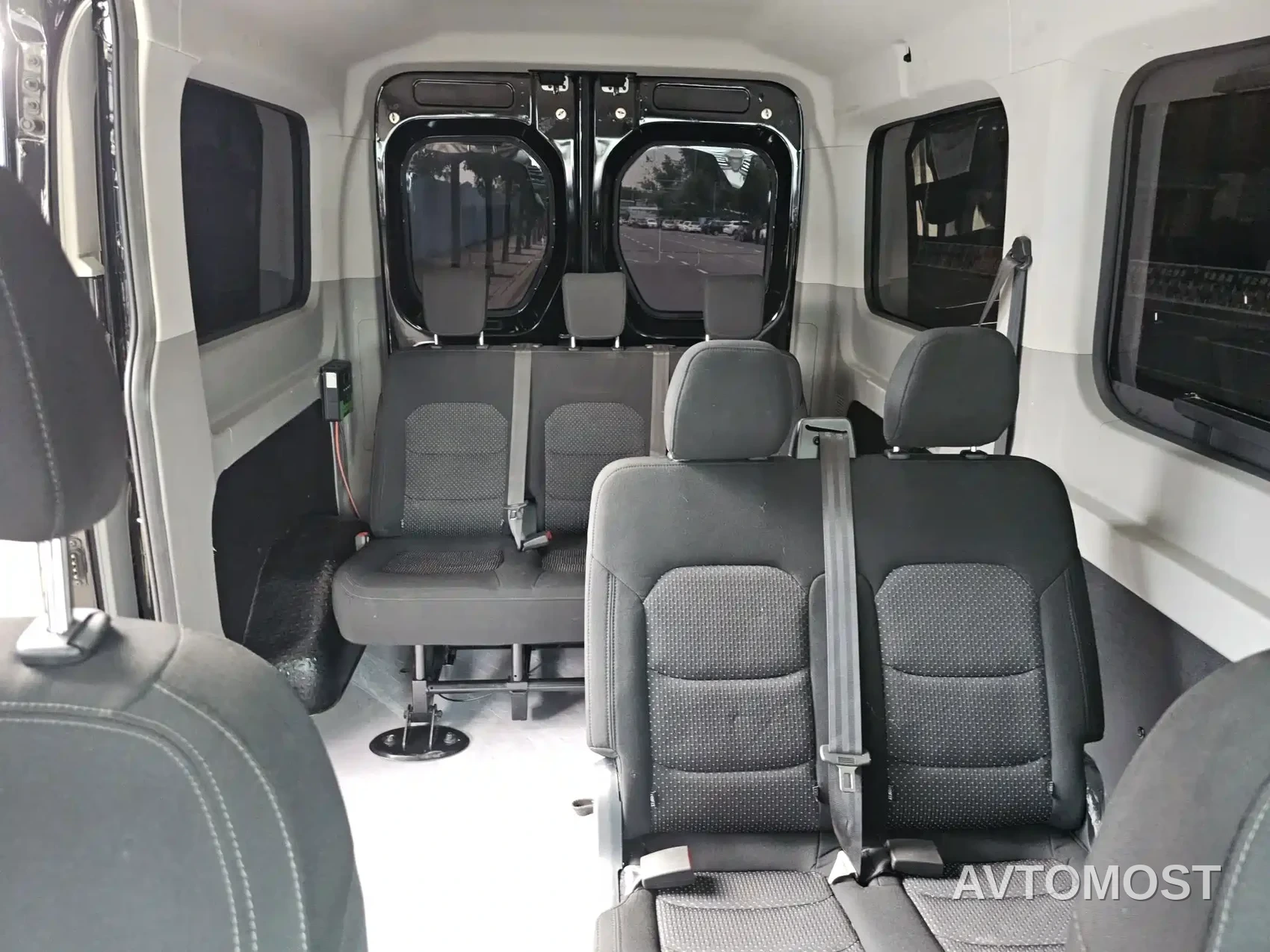 SAIC Maxus Xintu V90 2024 Zhijie 2.0T Automatic FWD Long Wheelbase High Roof Single Rear Tire 6/7-Seater — фото 15