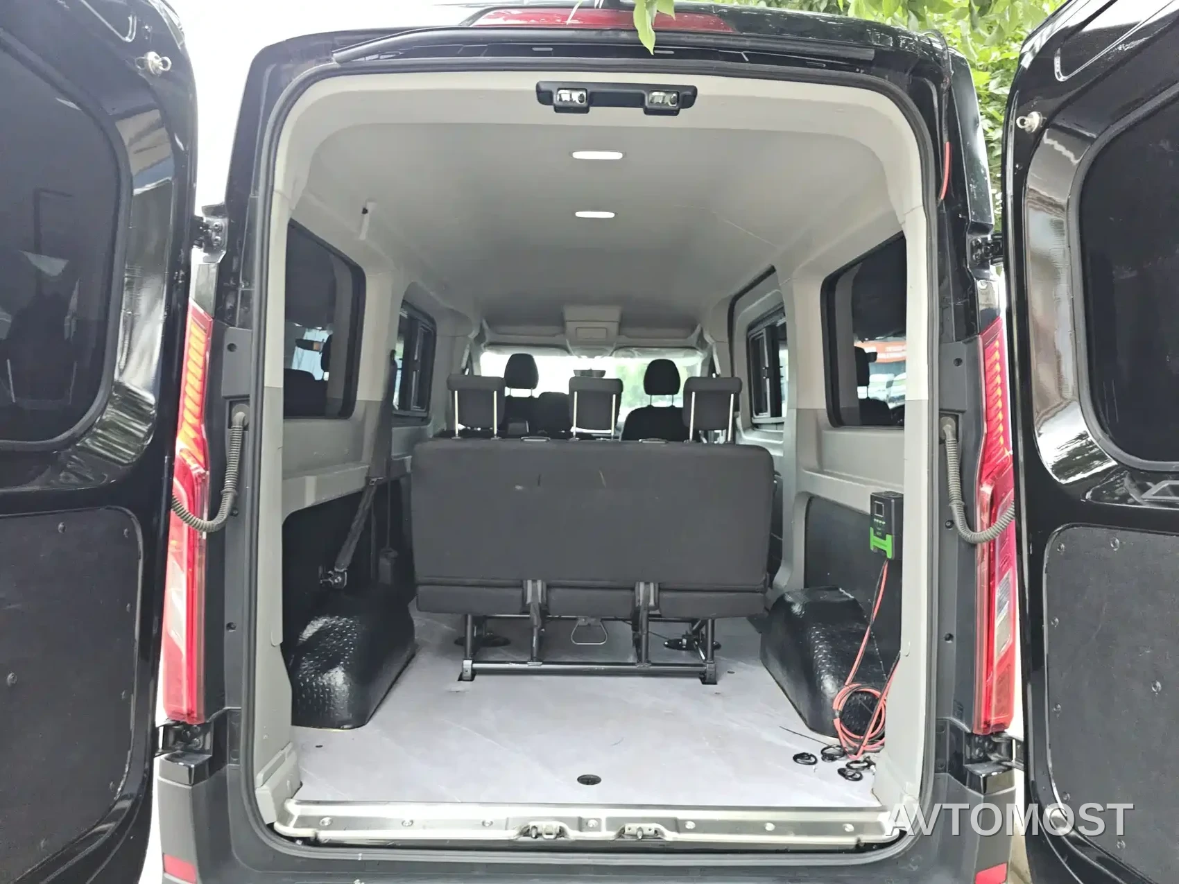 SAIC Maxus Xintu V90 2024 Zhijie 2.0T Automatic FWD Long Wheelbase High Roof Single Rear Tire 6/7-Seater — фото 17