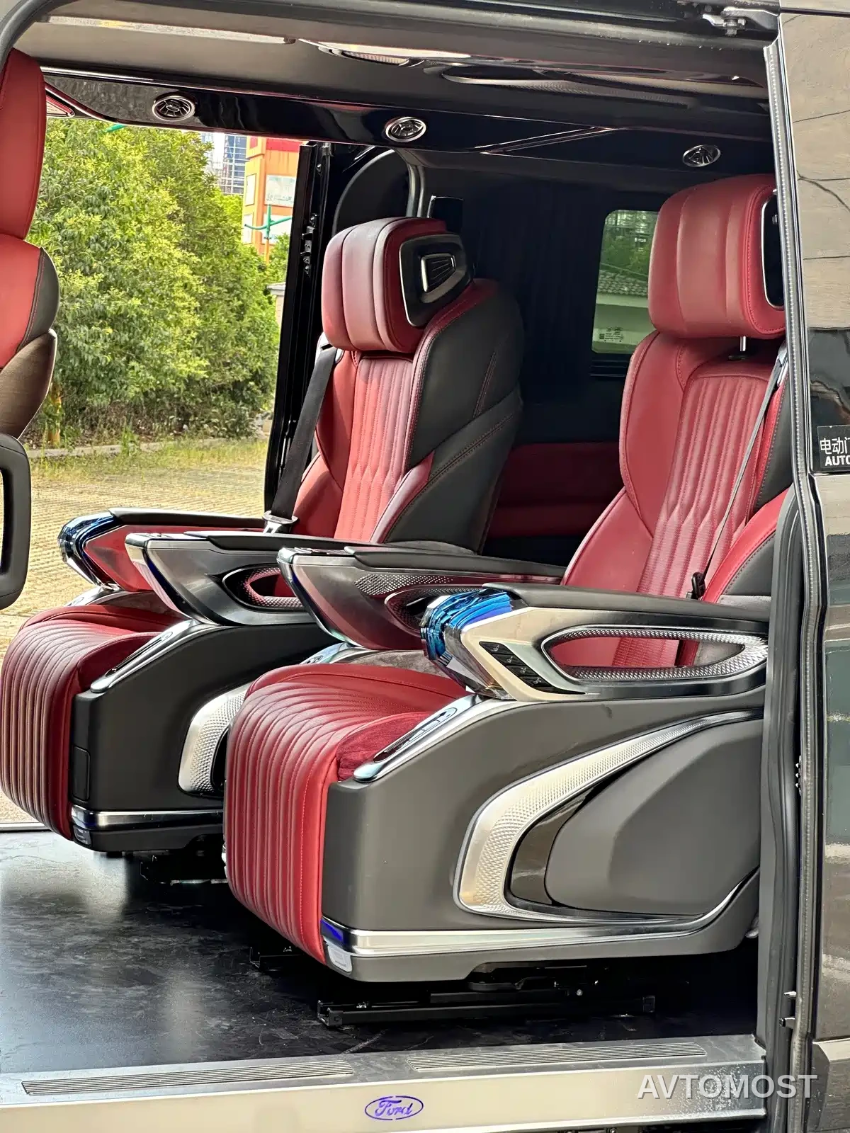 Ford Tourneo 2024 Model 2.0T Auto Supreme Plus Edition — фото 11