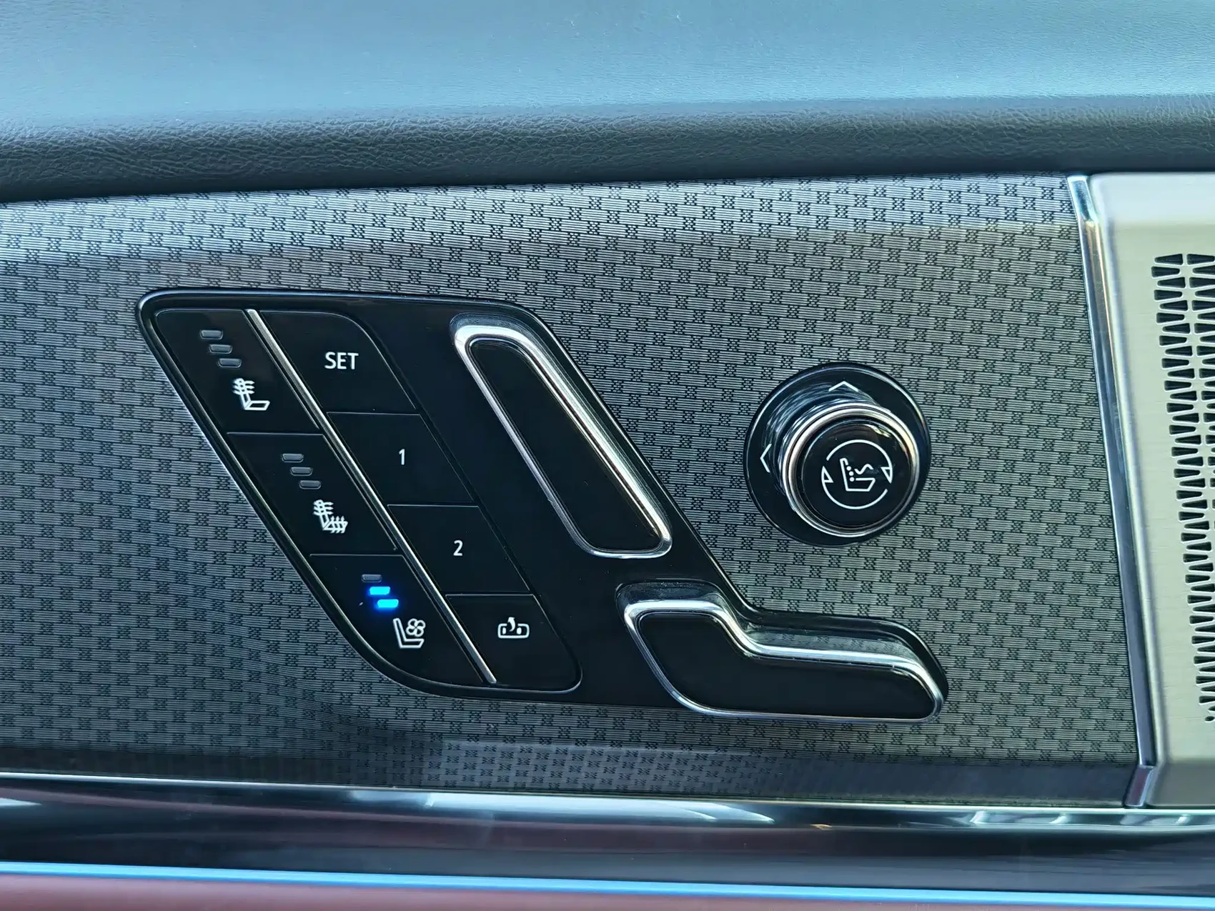 Cadillac XT5 2025 Model 2.0T Platinum — фото 34