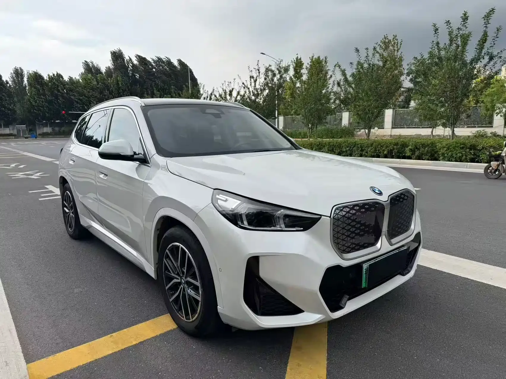BMW iX1 2023 eDrive25L M Sport Package — фото 3