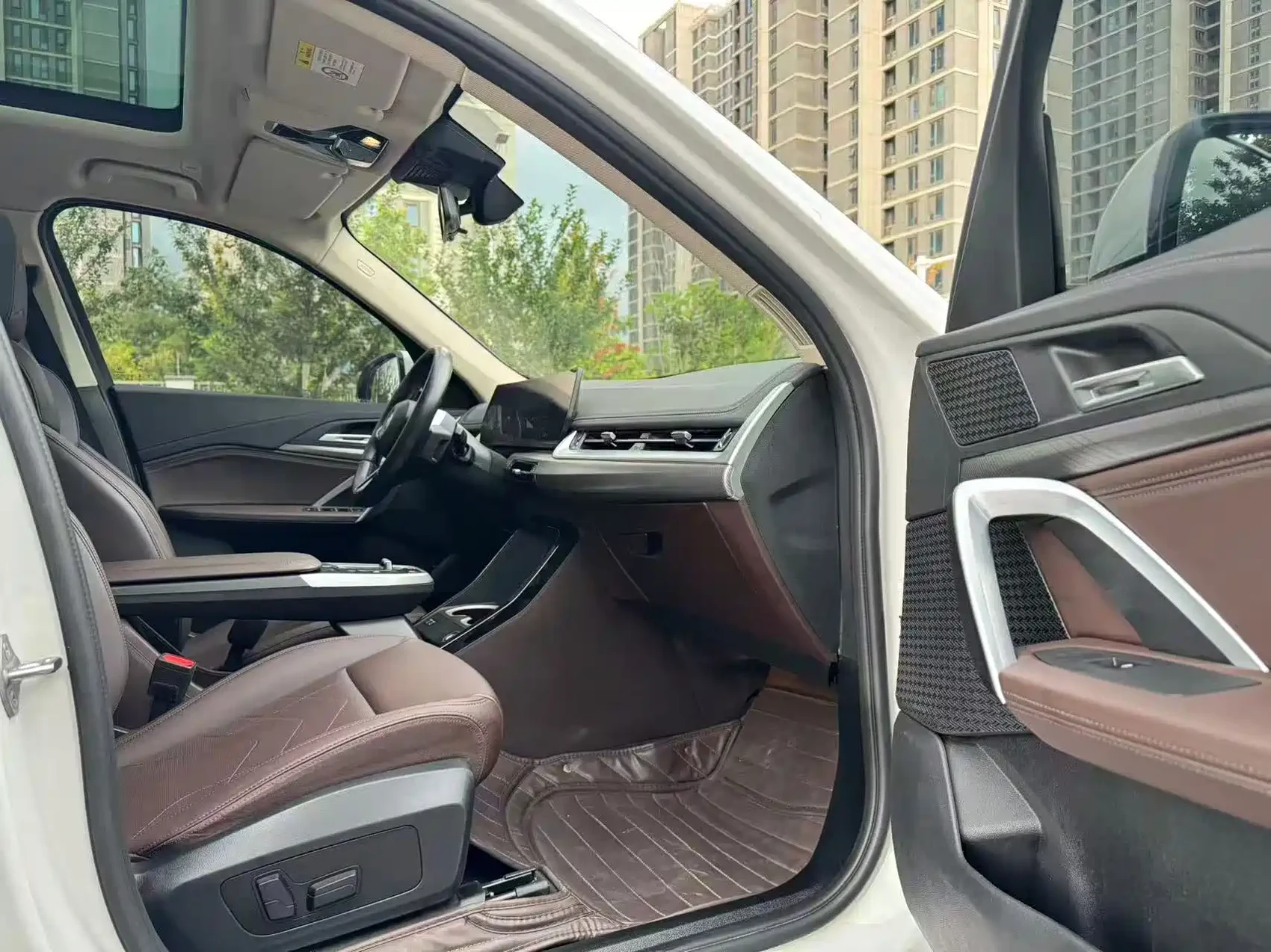 BMW iX1 2023 eDrive25L M Sport Package — фото 4