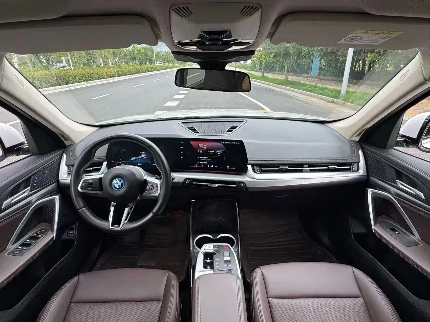 BMW iX1 2023 eDrive25L M Sport Package — фото 5