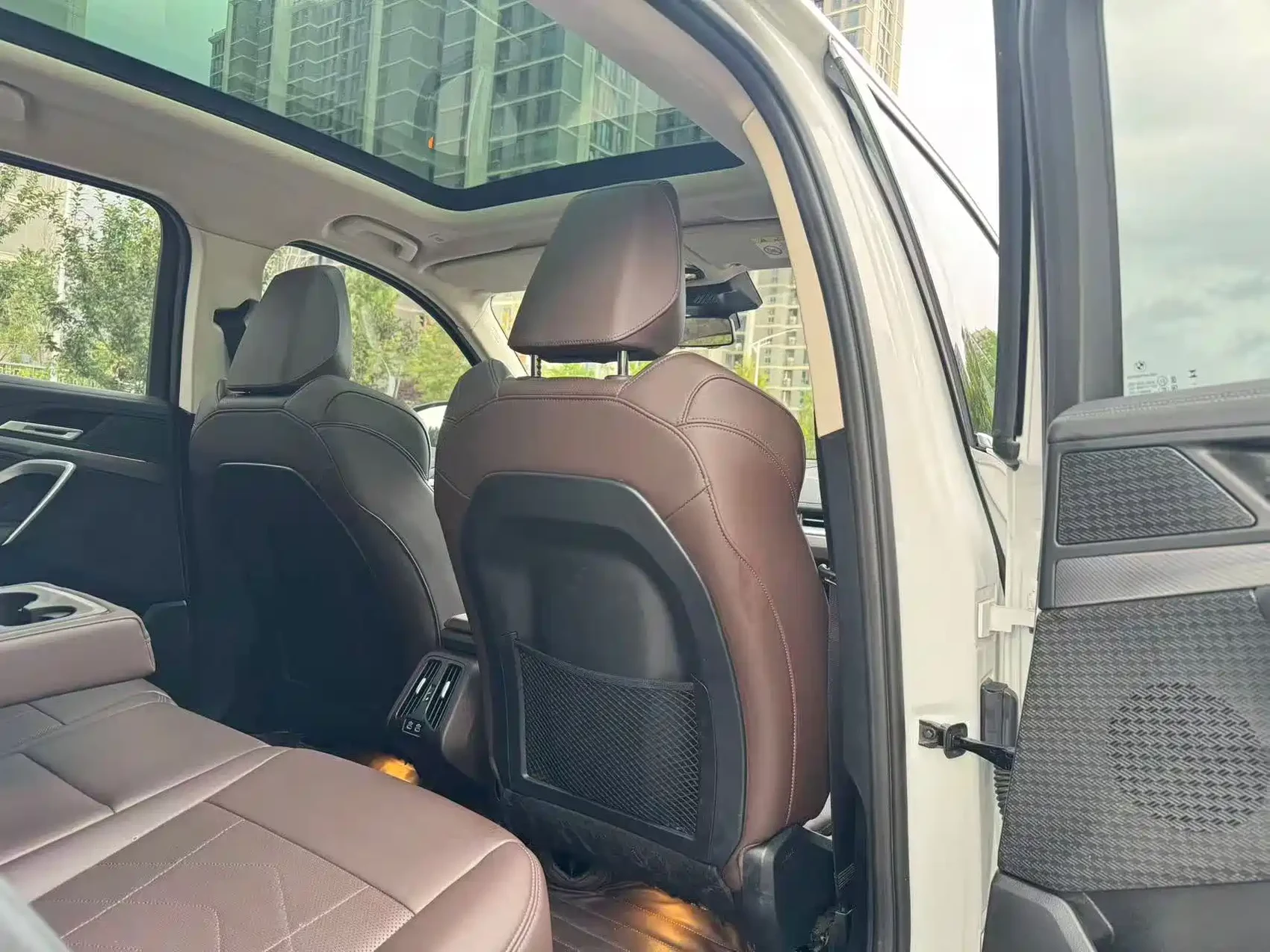 BMW iX1 2023 eDrive25L M Sport Package — фото 6