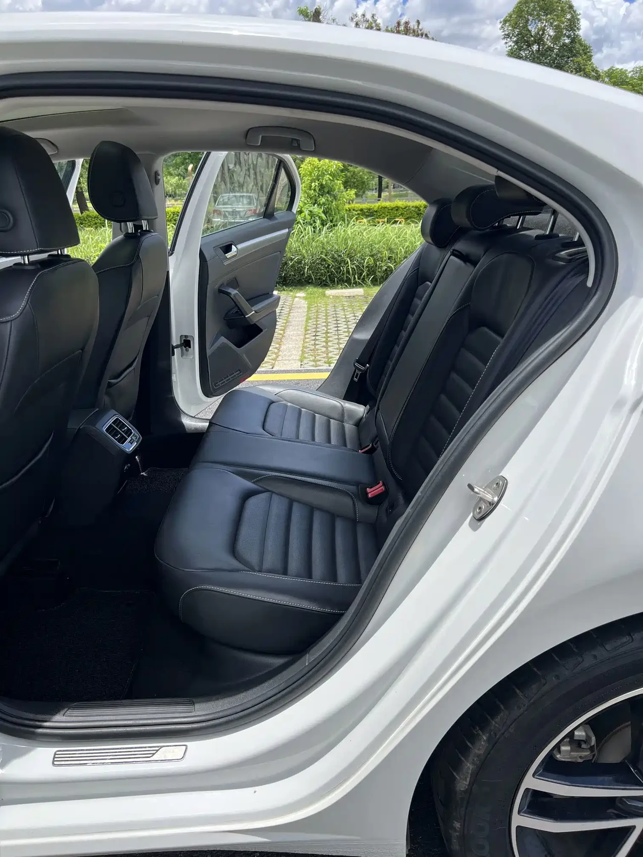 Volkswagen Lamando 2021 230TSI DSG Fashion Edition — фото 10