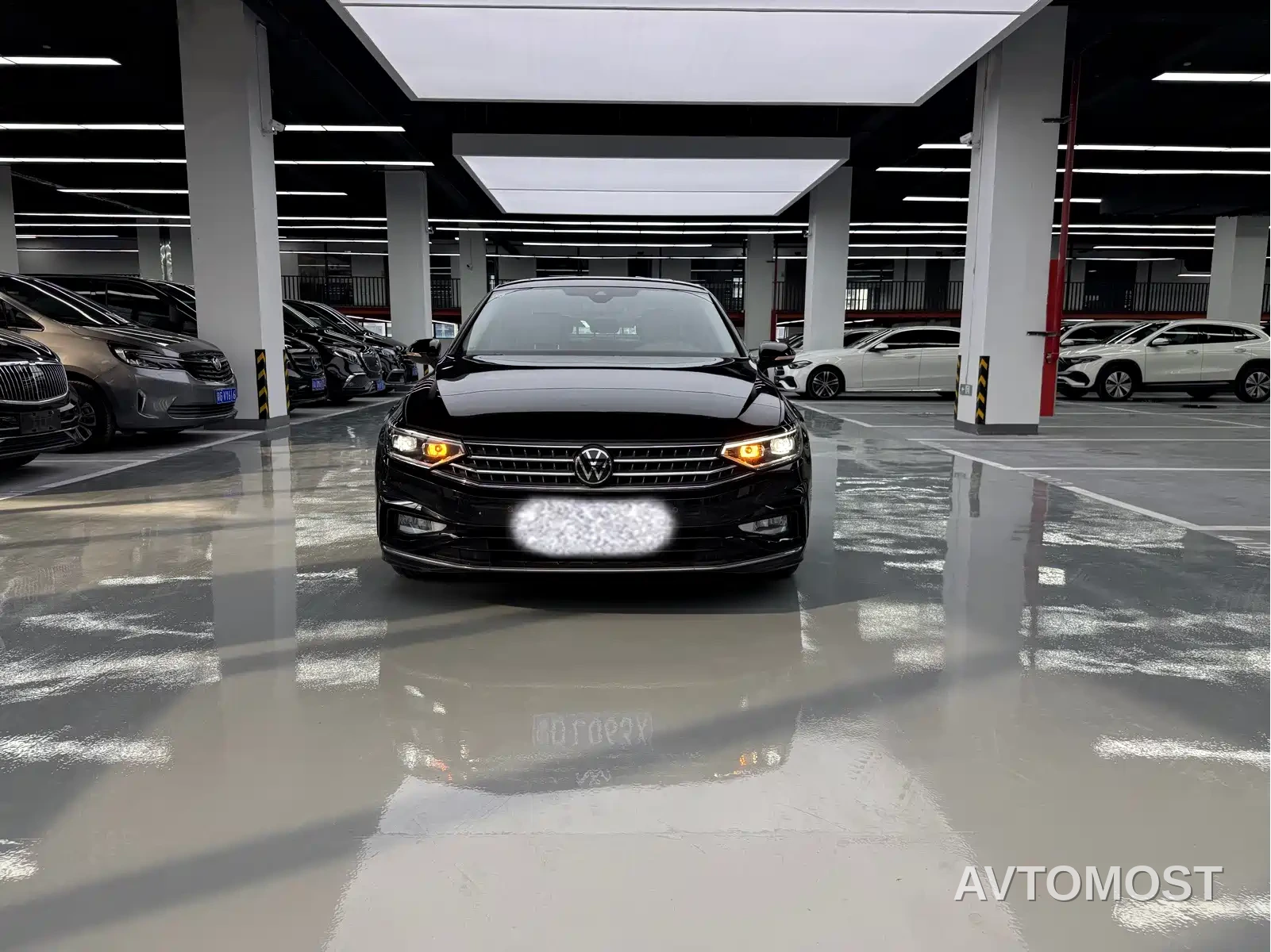 Volkswagen Magotan 2023 Model 2 Million Commemorative Edition 330TSI DSG Luxury — фото 2