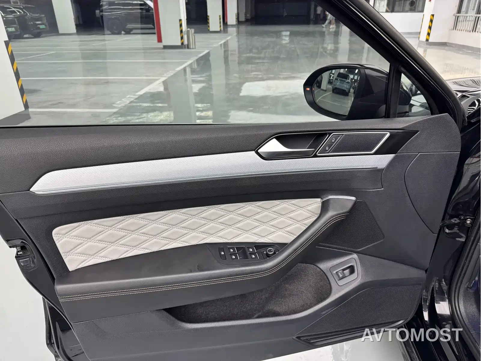 Volkswagen Magotan 2023 Model 2 Million Commemorative Edition 330TSI DSG Luxury — фото 4