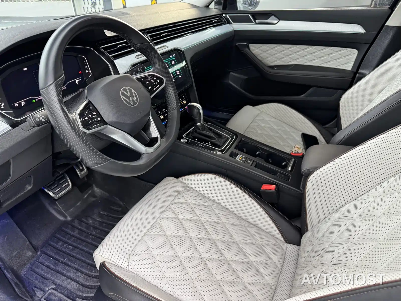 Volkswagen Magotan 2023 Model 2 Million Commemorative Edition 330TSI DSG Luxury — фото 5