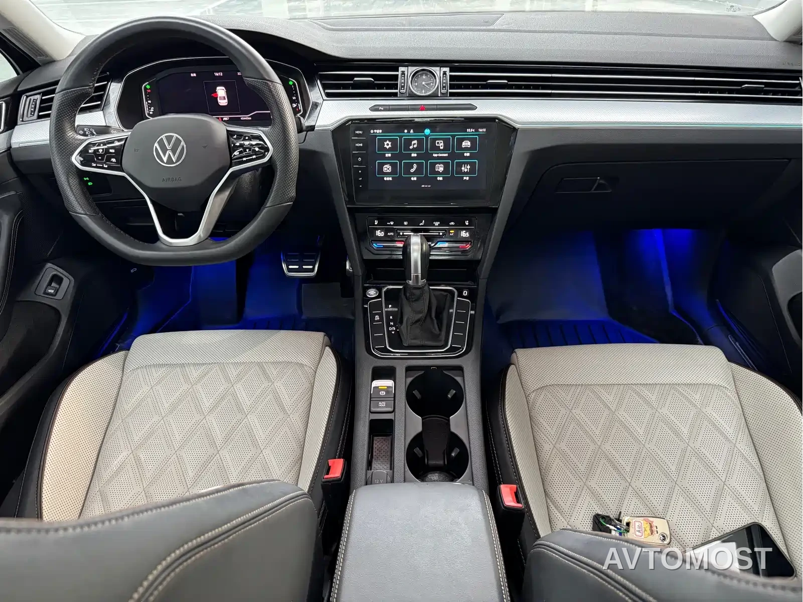 Volkswagen Magotan 2023 Model 2 Million Commemorative Edition 330TSI DSG Luxury — фото 8