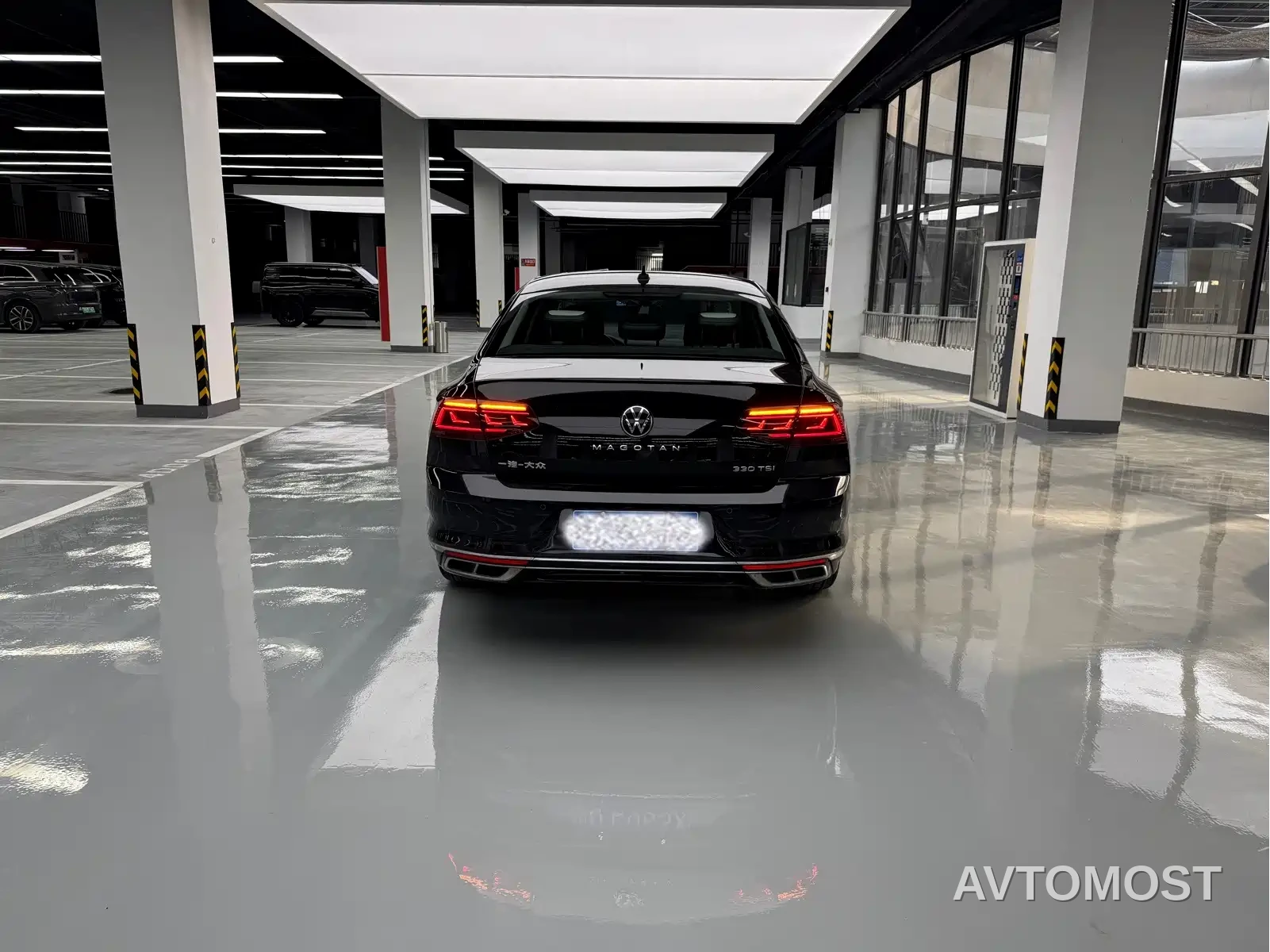 Volkswagen Magotan 2023 Model 2 Million Commemorative Edition 330TSI DSG Luxury — фото 11