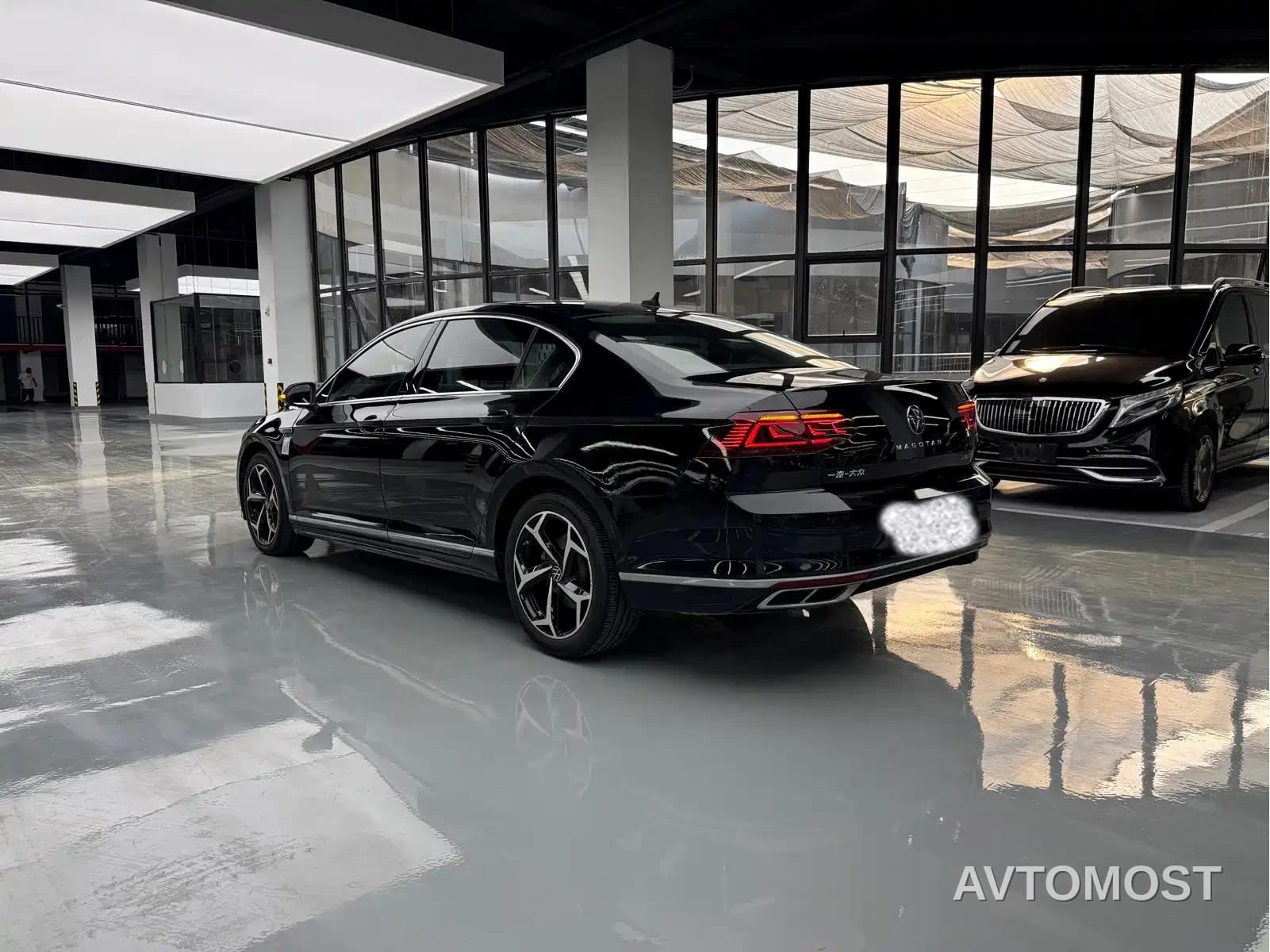 Volkswagen Magotan 2023 Model 2 Million Commemorative Edition 330TSI DSG Luxury — фото 12