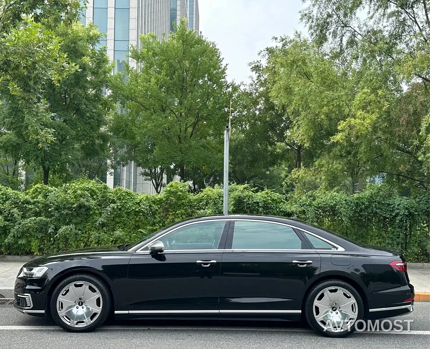 Audi A8 New Energy 2021 A8L 60 TFSIe quattro — фото 3