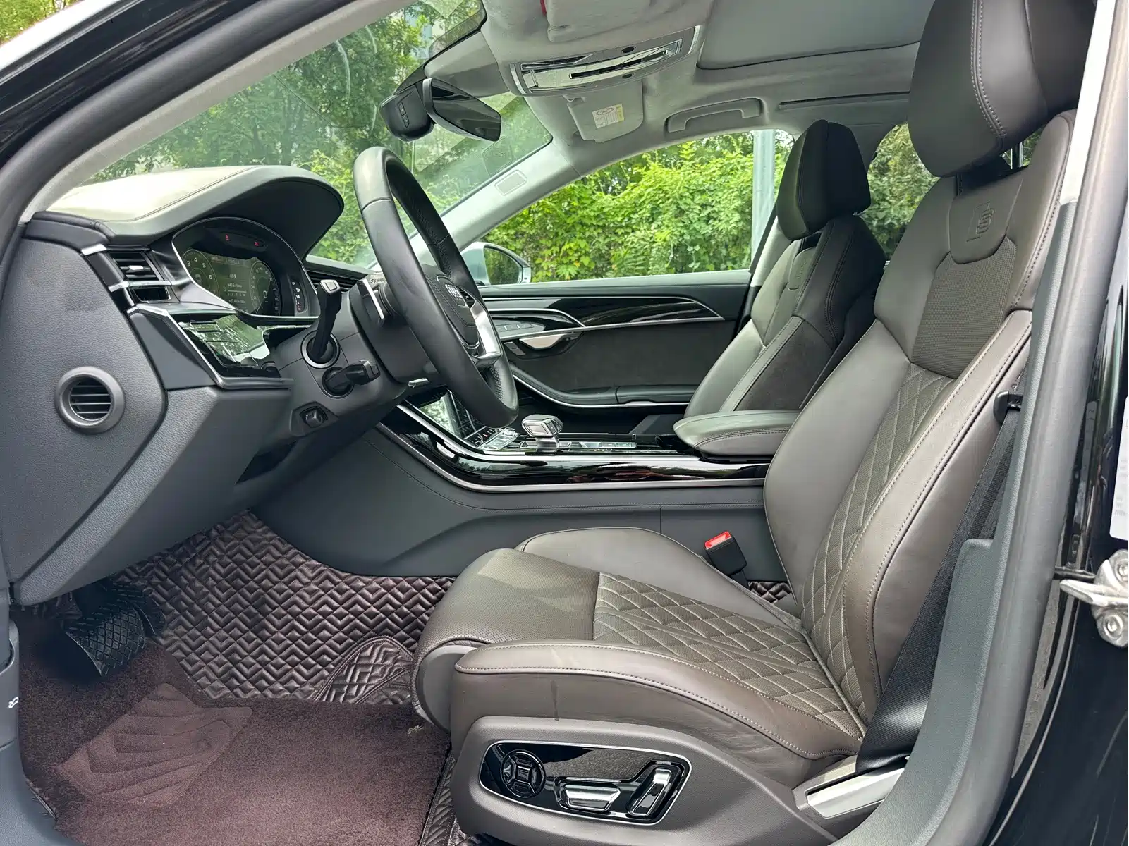 Audi A8 New Energy 2021 A8L 60 TFSIe quattro — фото 11