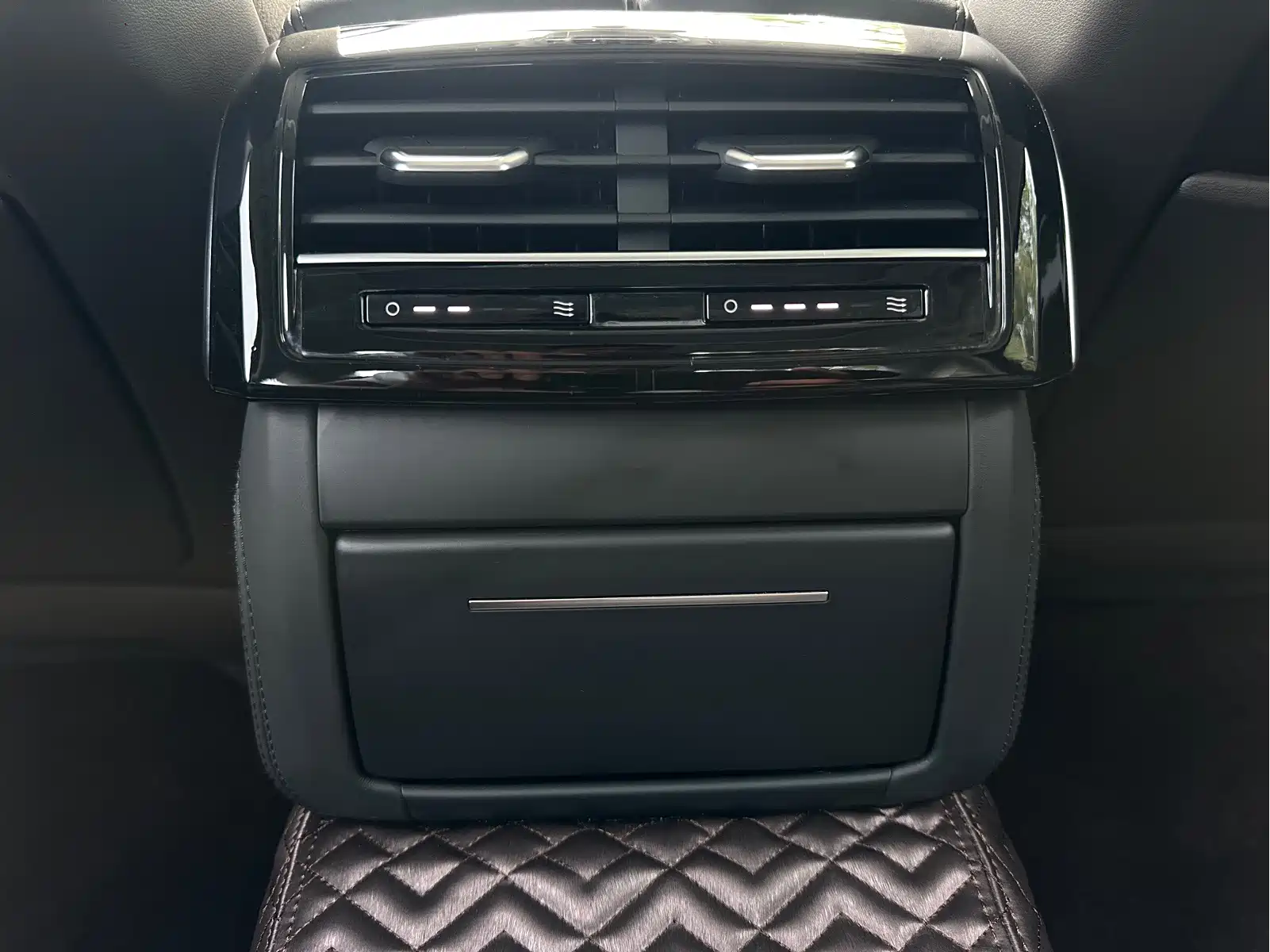 Audi A8 New Energy 2021 A8L 60 TFSIe quattro — фото 14