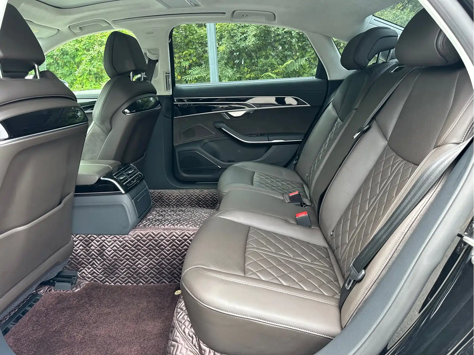 Audi A8 New Energy 2021 A8L 60 TFSIe quattro — фото 17