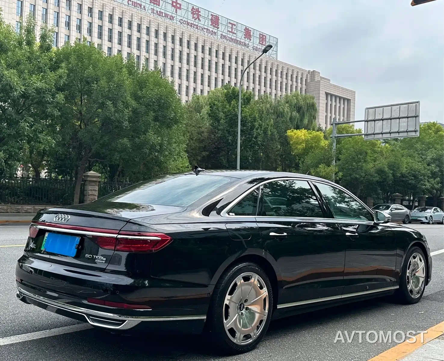 Audi A8 New Energy 2021 A8L 60 TFSIe quattro — фото 23
