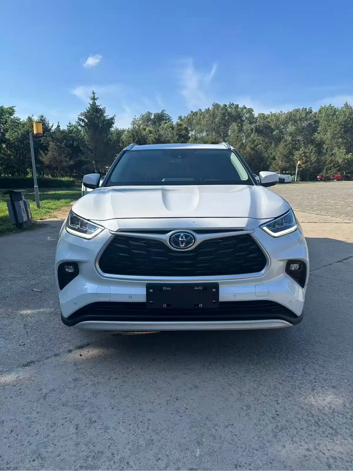 Toyota Highlander 2022 Model Dual Engine 2.5L 4WD Premium Edition 7-Seater — фото 2