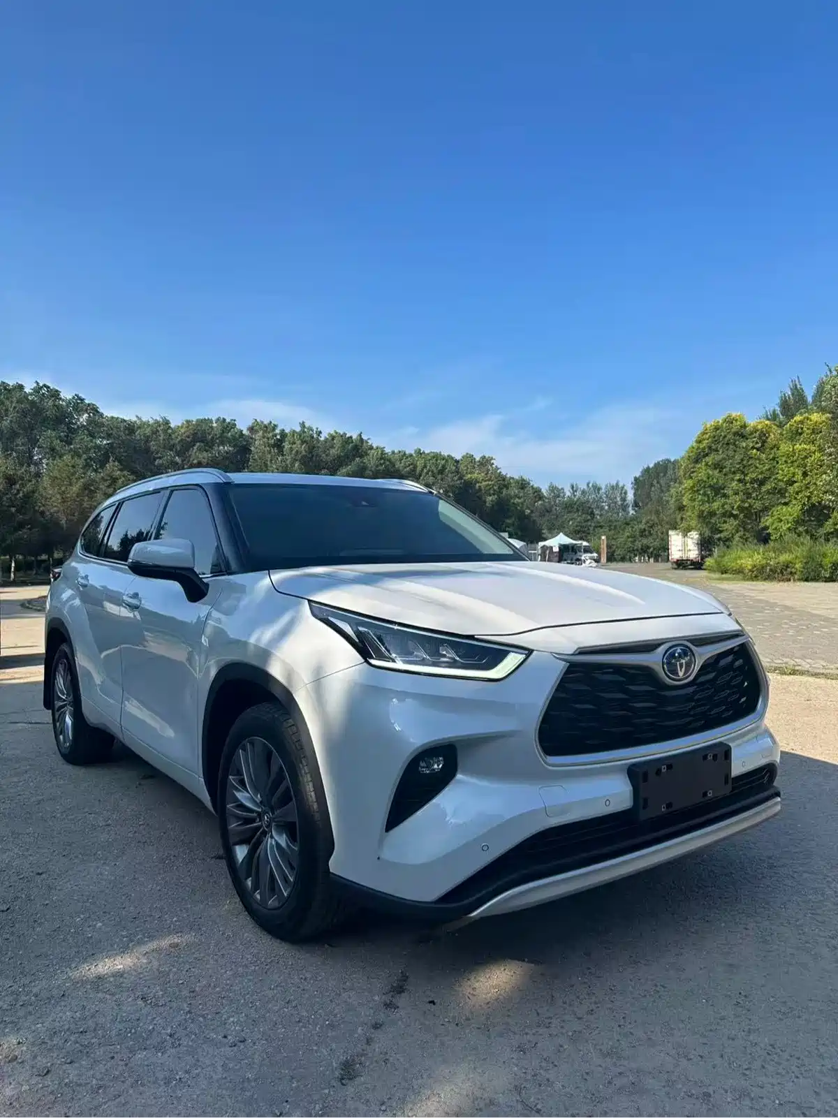 Toyota Highlander 2022 Model Dual Engine 2.5L 4WD Premium Edition 7-Seater — фото 3