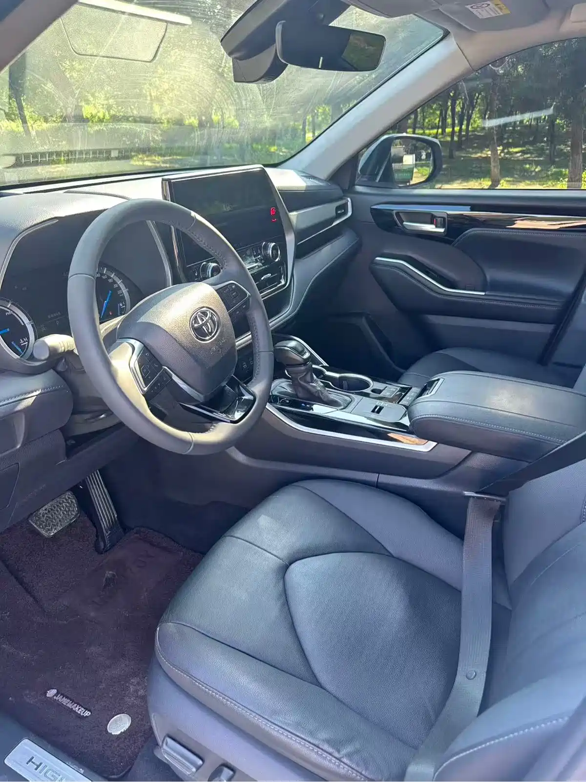 Toyota Highlander 2022 Model Dual Engine 2.5L 4WD Premium Edition 7-Seater — фото 4