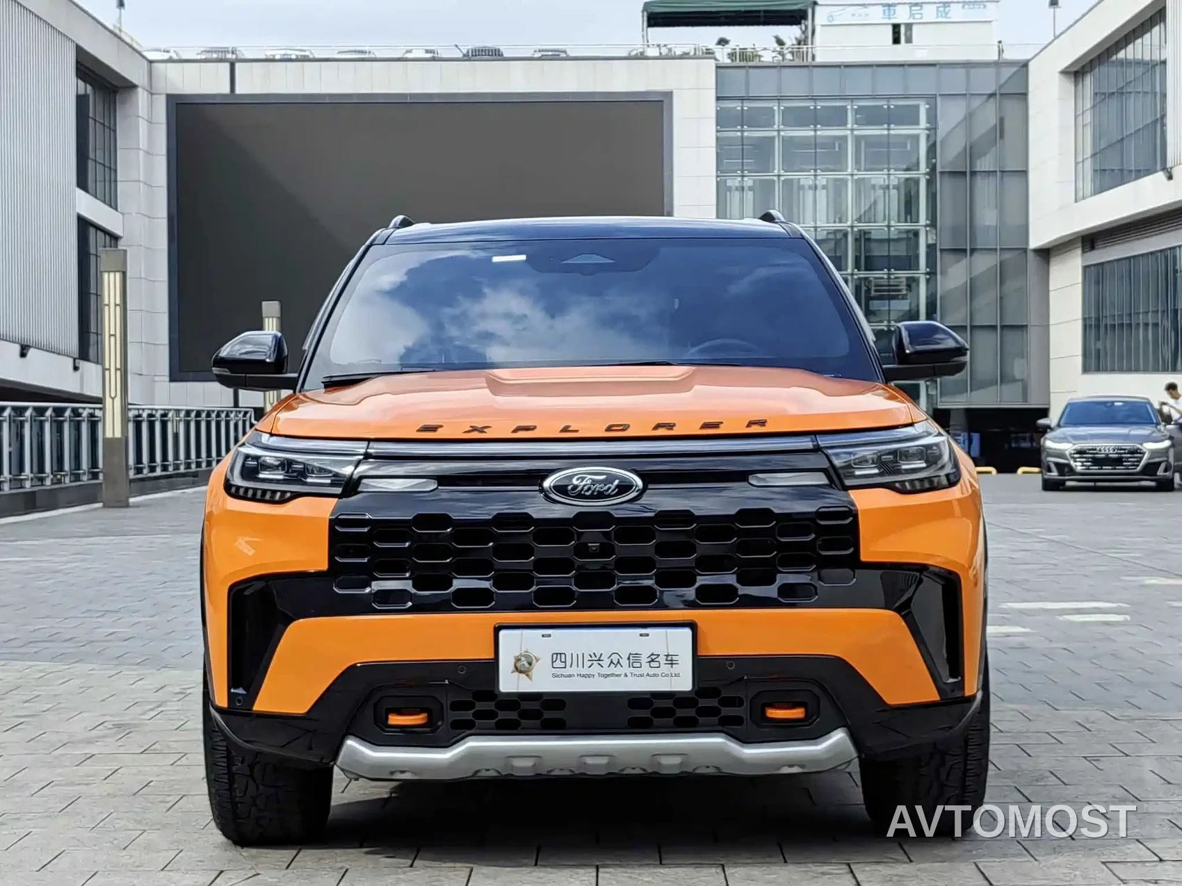 Ford Explorer 2024 2.3T EcoBoost Kunlun Summit Edition 7-Seater — фото 3