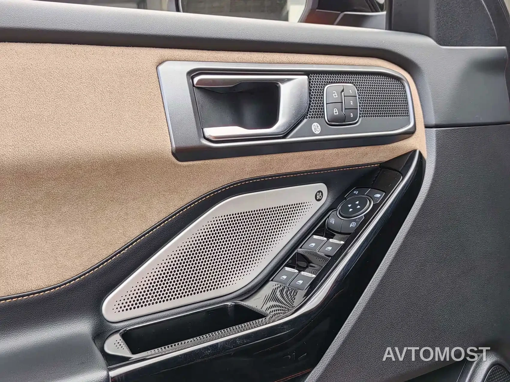 Ford Explorer 2024 2.3T EcoBoost Kunlun Summit Edition 7-Seater — фото 9