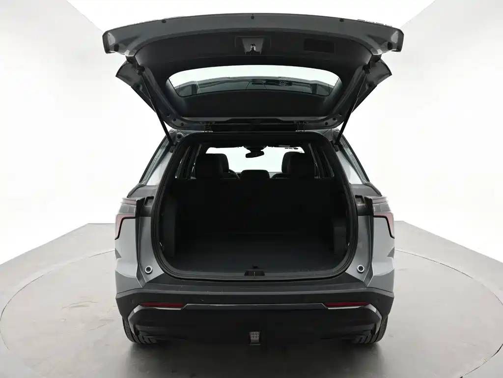 Chevrolet Equinox Plus 2024 102km RS Flagship Edition — фото 8