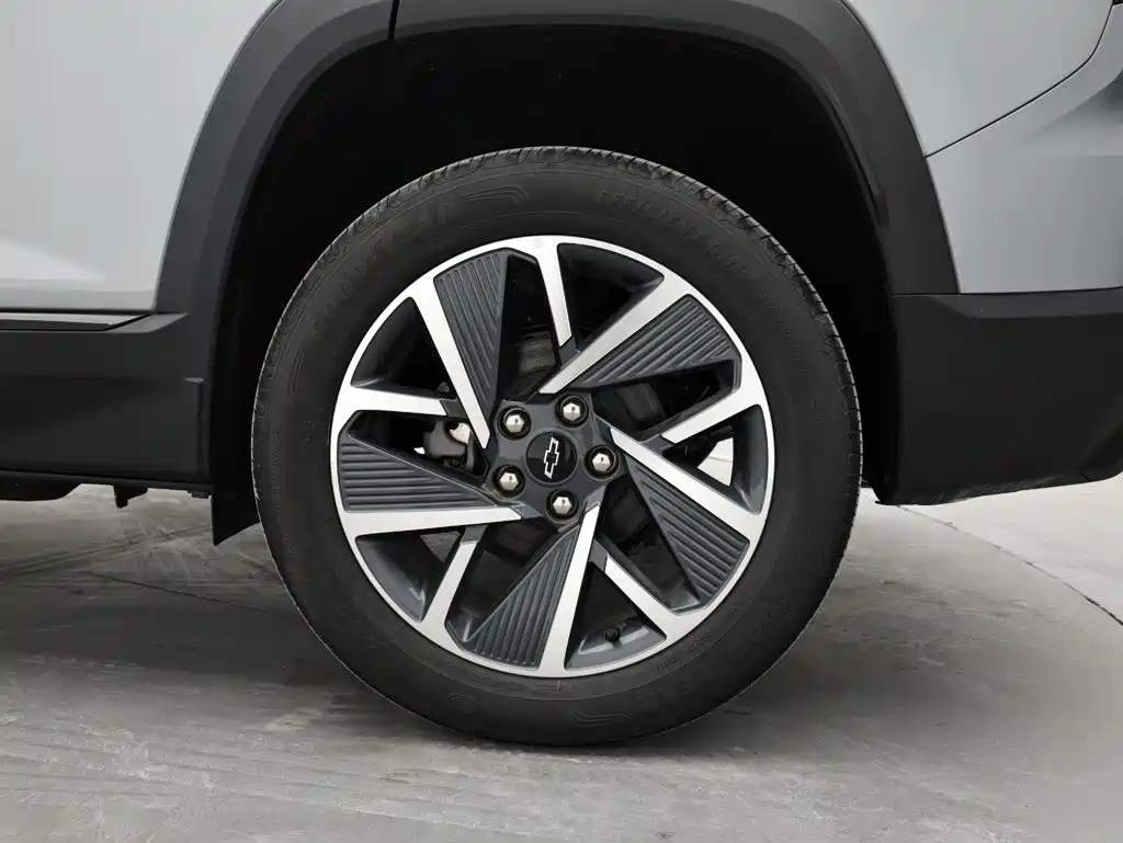 Chevrolet Equinox Plus 2024 102km RS Flagship Edition — фото 9